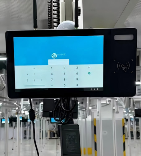Empoderamiento de la producción de prendas de vestir: integración de la PC de panel industrial D10R en sistemas de suspensión inteligentes