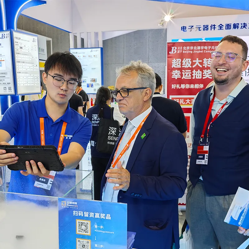 The staff enthusiastically introduced product information, and the audience was very interested in Onerugged's products. The staff enthusiastically introduced product information, and the audience was very interested in Onerugged's products.