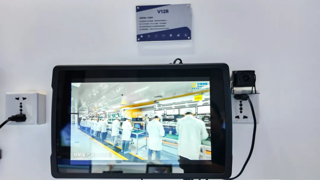El V12R tablet Ofertas high compatibility, seamlessly adapting to multiple types of agricultural machinery.
