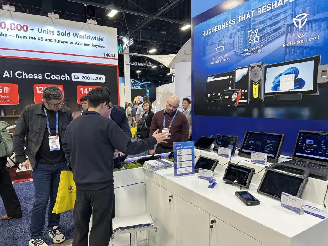 A wide array of Emdoor's industrial android panel pc and rugged ultrabook solutions generating lively discussions among booth visitors.