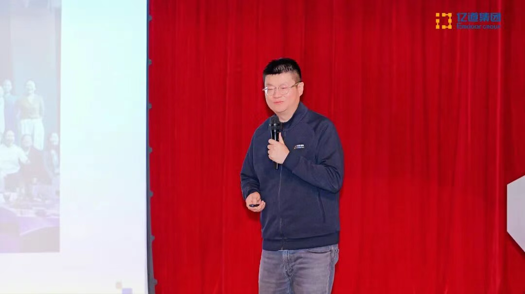 General Manager of EmdoorVR, provided a detailed analysis of the XR, AI glasses, Y wearable product lines