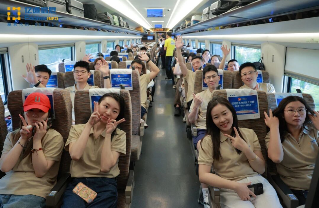 Equipo de información de Emdoor traveled to the picturesque landscapes of Yangshuo, Guilin, for an immersive three-day team-building retreat