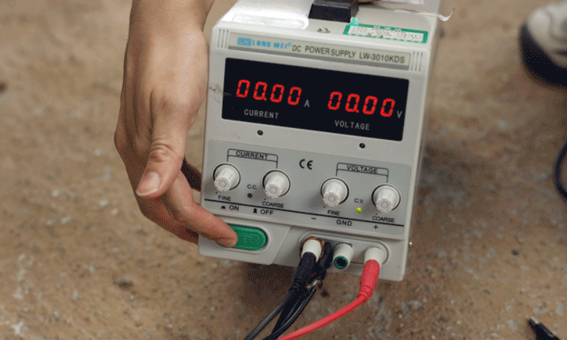 Frecuentes ciclos de ignición en Telemática flota Y las redes eléctricas erráticas en los pisos de las fábricas con frecuencia corrompen los sistemas de archivos estándar. Se requiere una capa de protección de energía especializada: